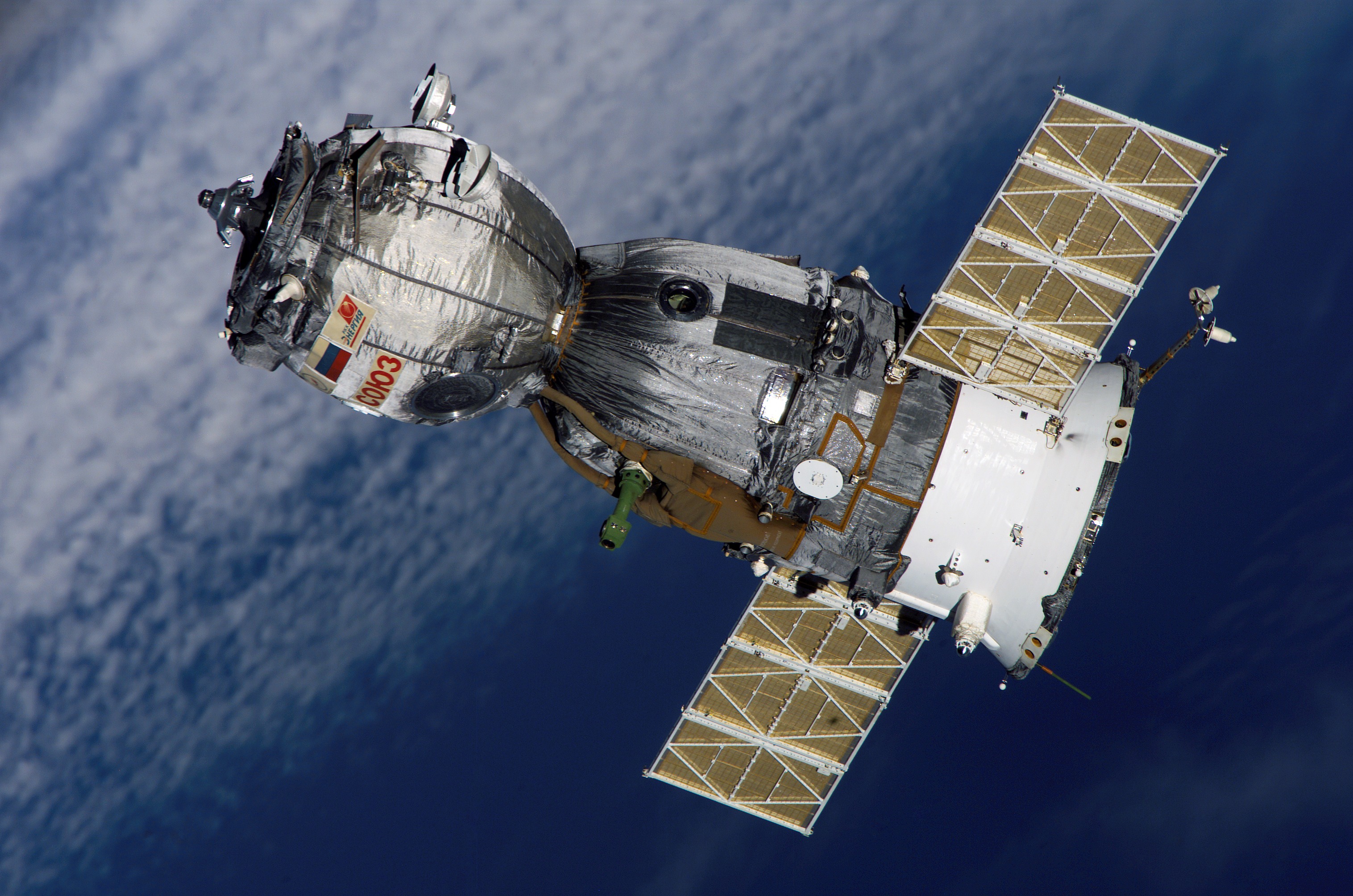 ຍານອາວະກາດ Soyuz ນຳບັນດານັກບິນອາວະກາດ ລັດເຊຍ ແລະ ອາເມລິກາ ກັບເມືອໜ່ວຍໂລກຢ່າງປອດໄພ